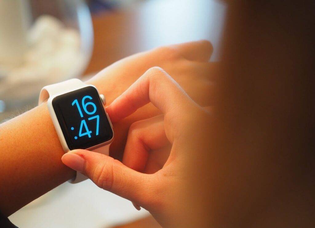 Complete Headphones Buying Guide apple-smartwatch